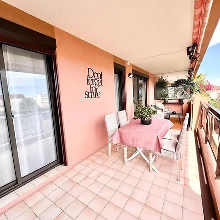2p Avec Piscine Et Parking - Apartment *