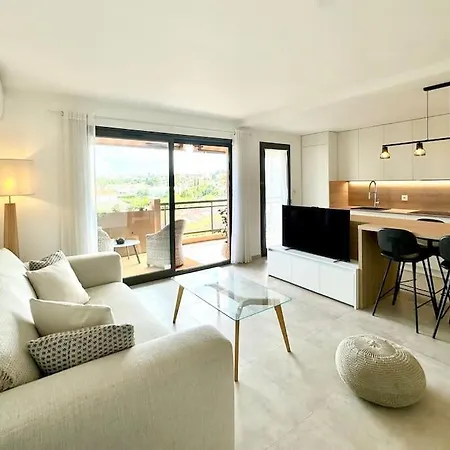 Apartment 2p Avec Piscine Et Parking - *